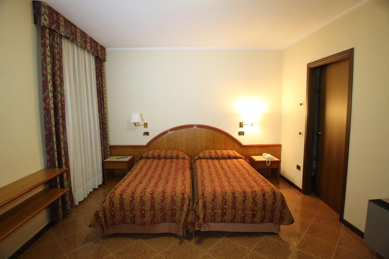 Hotel Paris Castel Goffredo Экстерьер фото