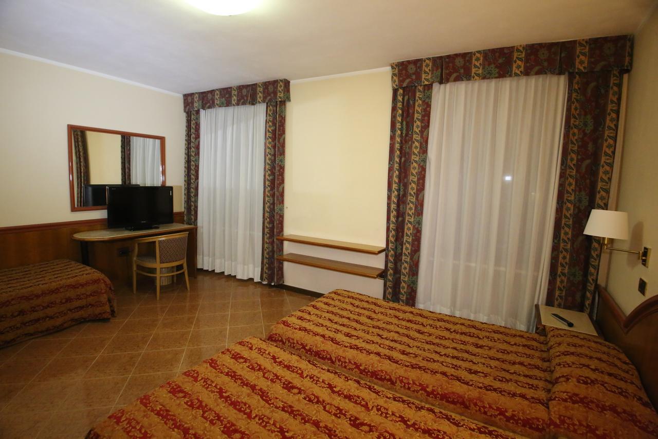 Hotel Paris Castel Goffredo Экстерьер фото